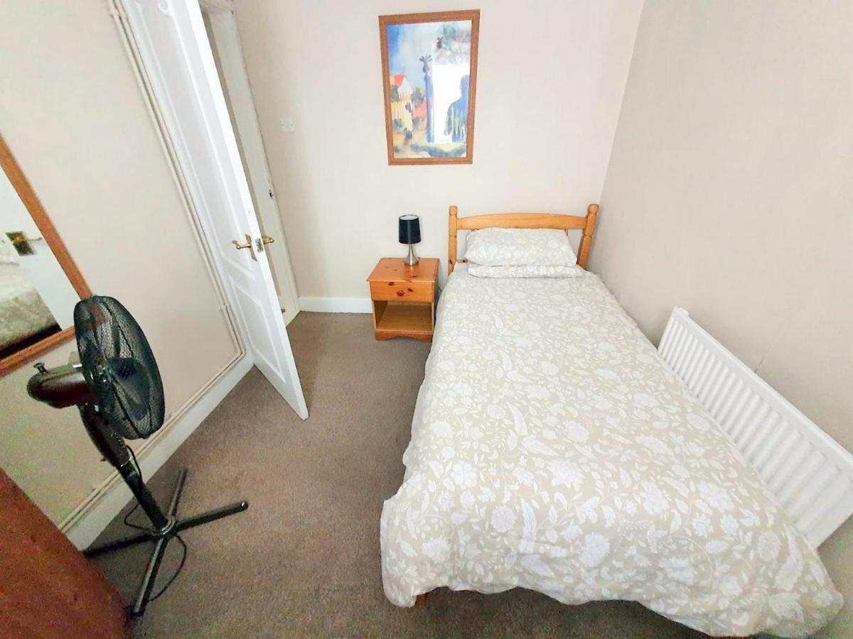 Wentworth Apartment With 2 Bedrooms, Superfast Wi-Fi And Parking 锡廷伯恩 外观 照片