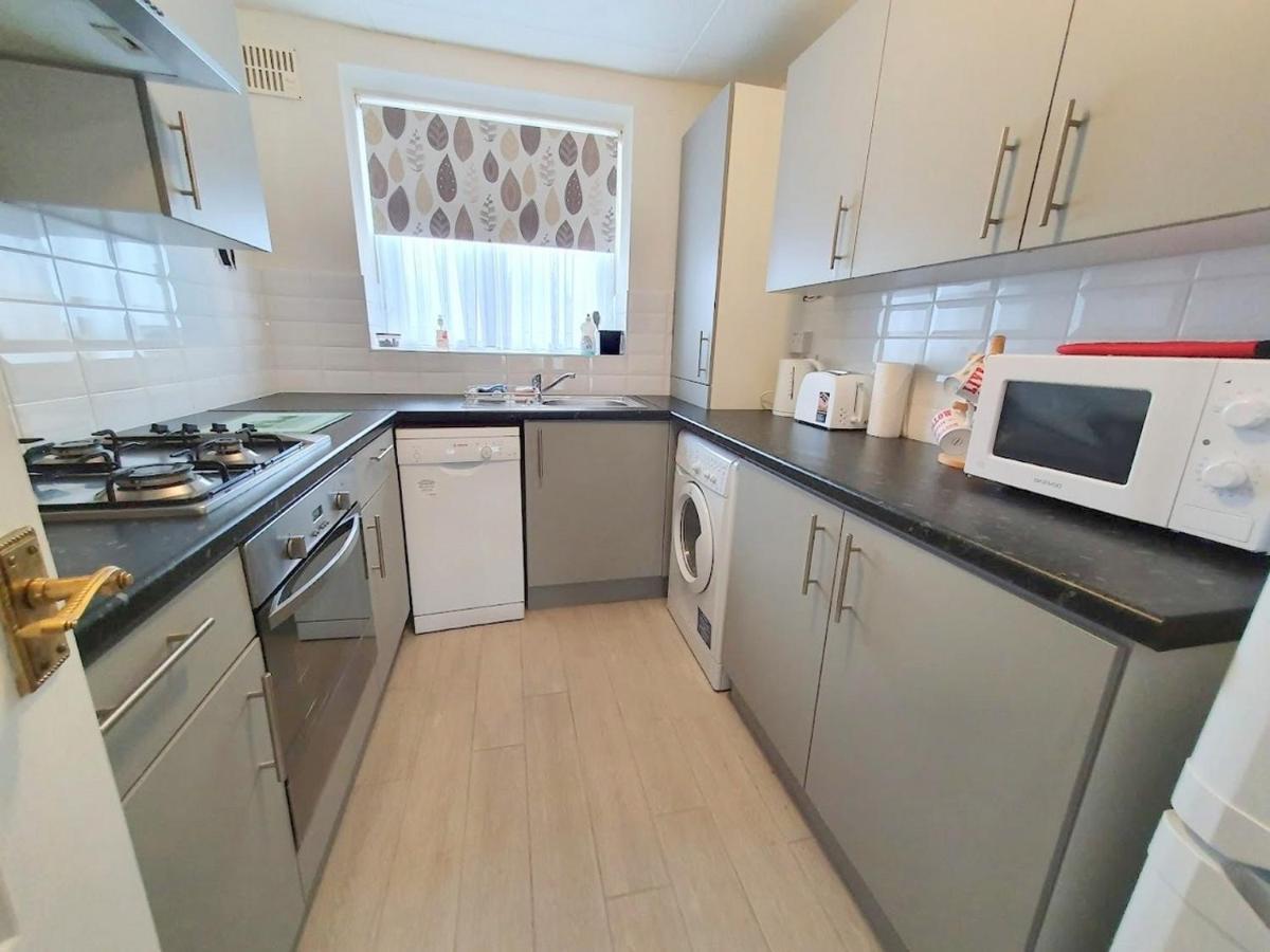 Wentworth Apartment With 2 Bedrooms, Superfast Wi-Fi And Parking 锡廷伯恩 外观 照片