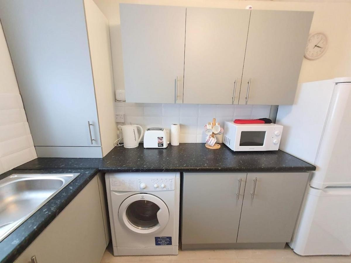 Wentworth Apartment With 2 Bedrooms, Superfast Wi-Fi And Parking 锡廷伯恩 外观 照片