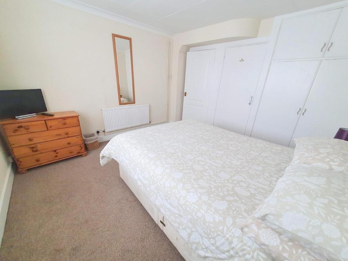 Wentworth Apartment With 2 Bedrooms, Superfast Wi-Fi And Parking 锡廷伯恩 外观 照片