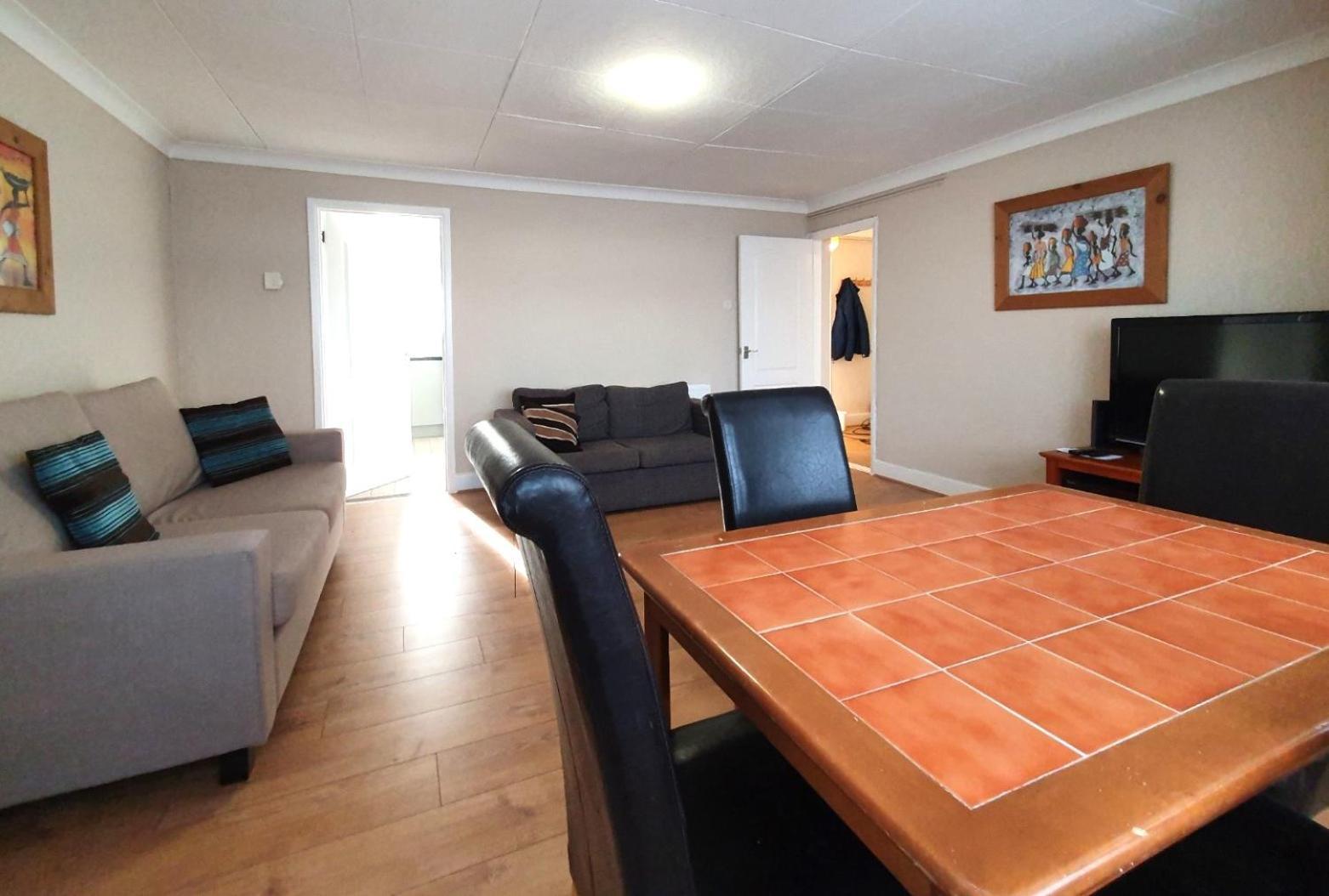 Wentworth Apartment With 2 Bedrooms, Superfast Wi-Fi And Parking 锡廷伯恩 外观 照片