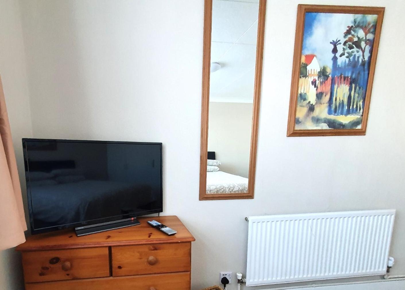 Wentworth Apartment With 2 Bedrooms, Superfast Wi-Fi And Parking 锡廷伯恩 外观 照片