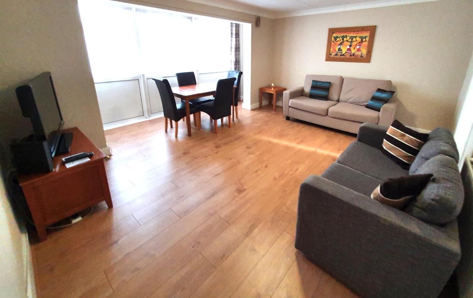 Wentworth Apartment With 2 Bedrooms, Superfast Wi-Fi And Parking 锡廷伯恩 外观 照片